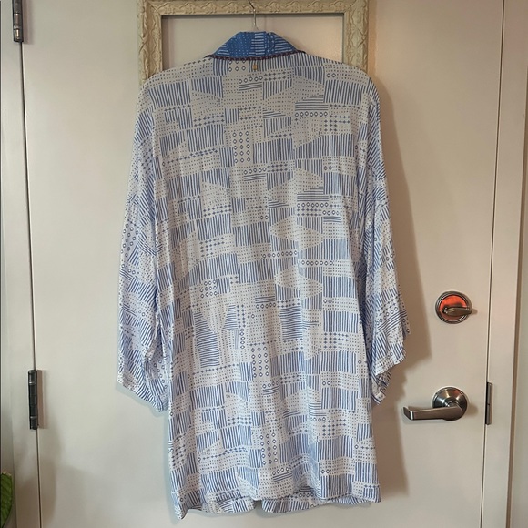 DOLCE VITA | Blue and White Geometric Kimono Swim Cover Up - Picture 9 of 13